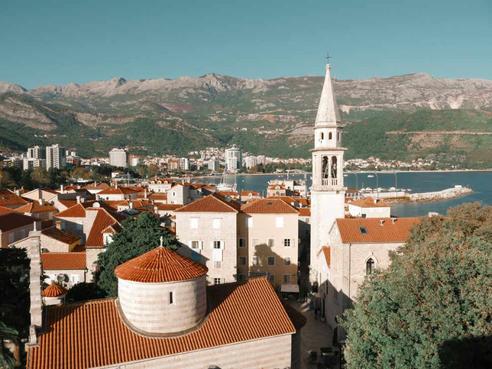 Budva au Monténégro, vieille ville et côte Adriatique