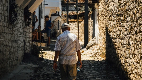Comment préparer votre premier voyage en Albanie : Guide pratique