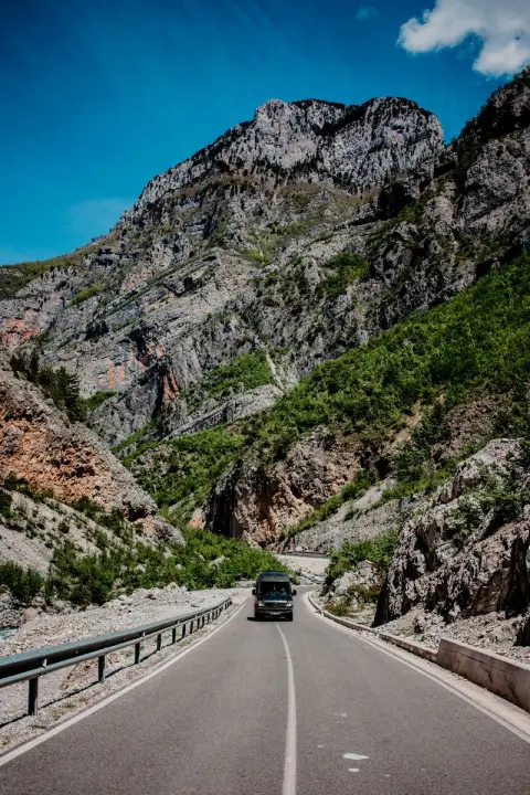 Route albanaise en pleine montagne
